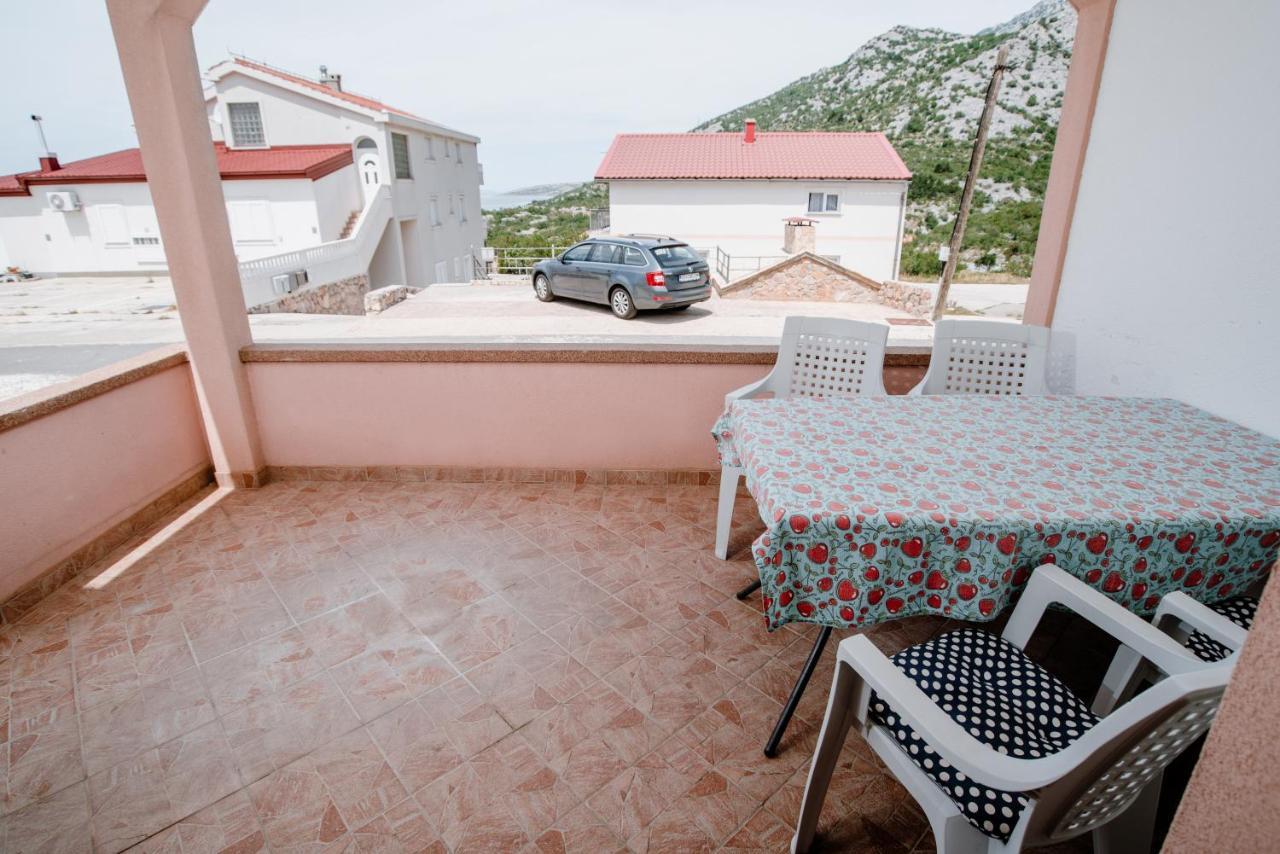 Apartmens Leona Apartment Karlobag Ngoại thất bức ảnh