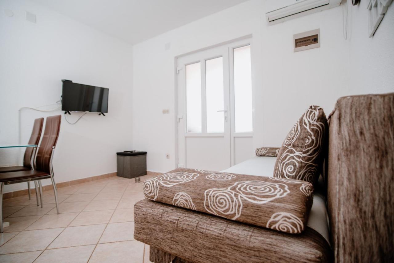 Apartmens Leona Apartment Karlobag Ngoại thất bức ảnh