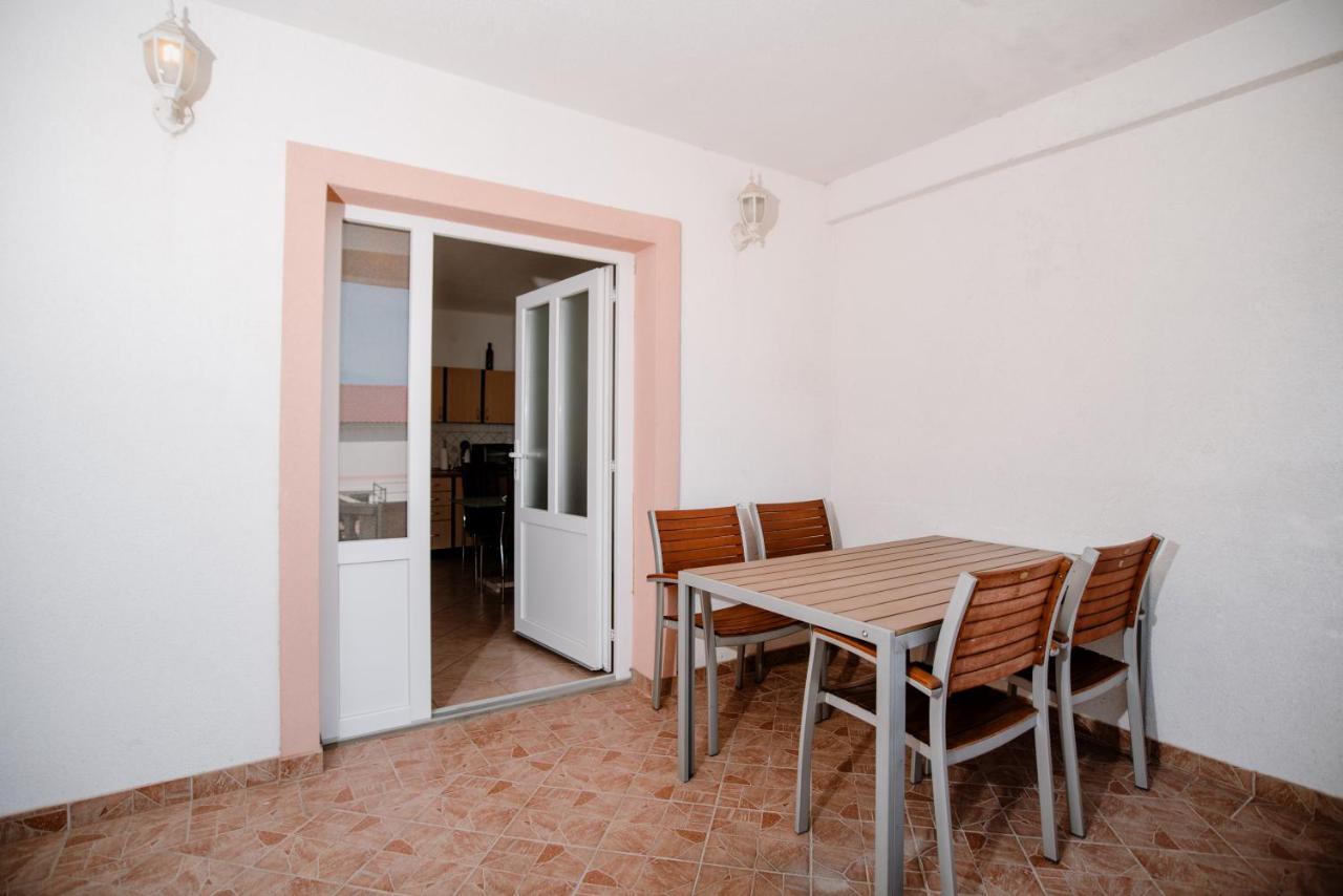 Apartmens Leona Apartment Karlobag Ngoại thất bức ảnh