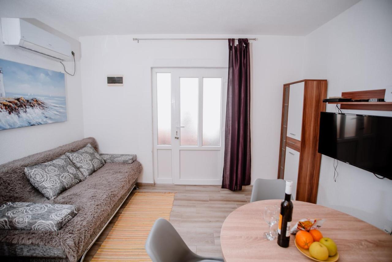 Apartmens Leona Apartment Karlobag Ngoại thất bức ảnh