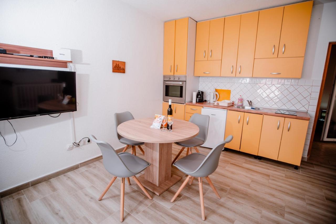 Apartmens Leona Apartment Karlobag Ngoại thất bức ảnh