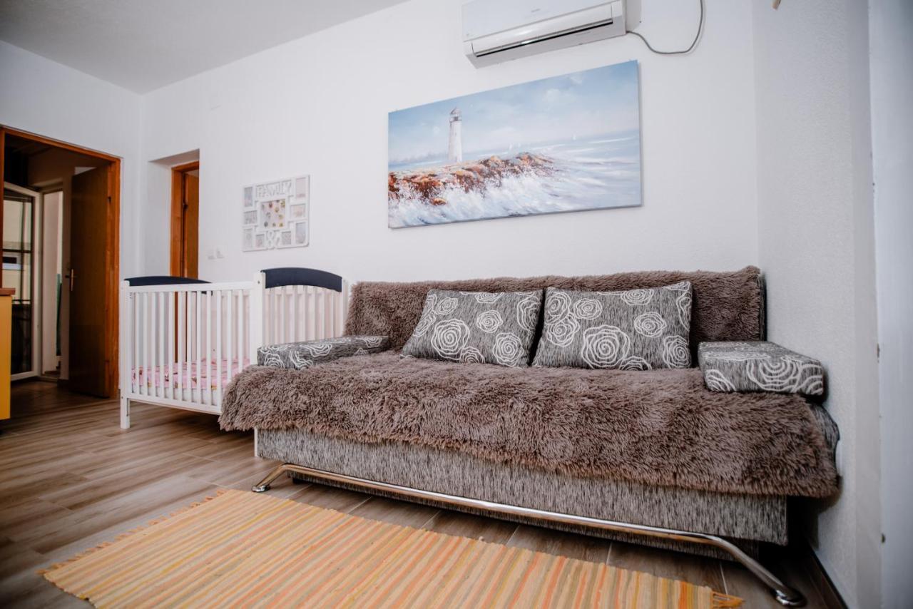 Apartmens Leona Apartment Karlobag Ngoại thất bức ảnh