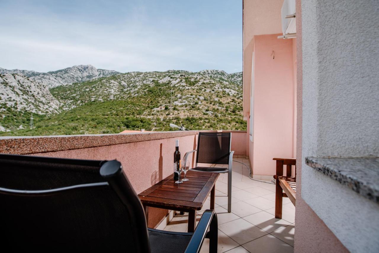 Apartmens Leona Apartment Karlobag Ngoại thất bức ảnh