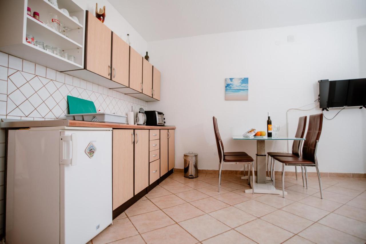 Apartmens Leona Apartment Karlobag Ngoại thất bức ảnh