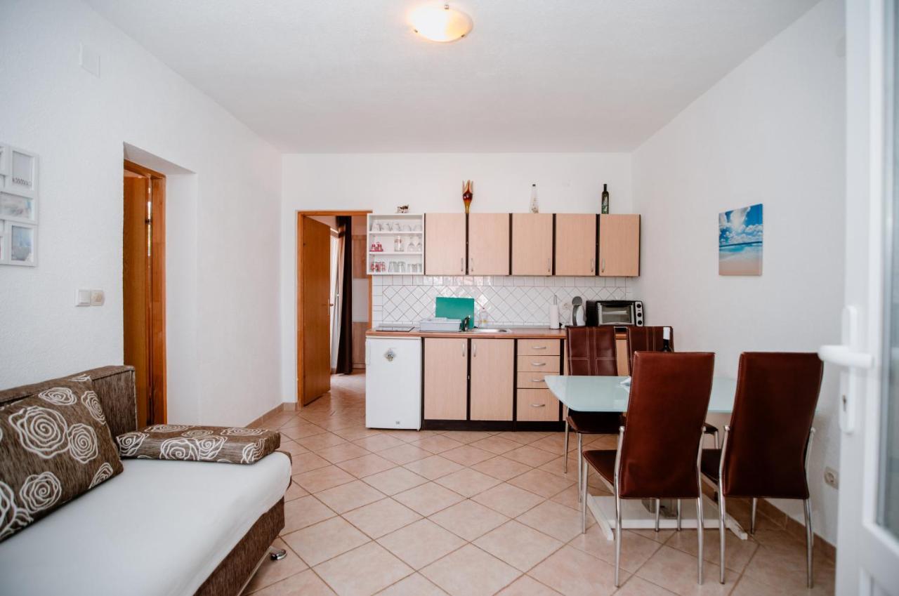 Apartmens Leona Apartment Karlobag Ngoại thất bức ảnh