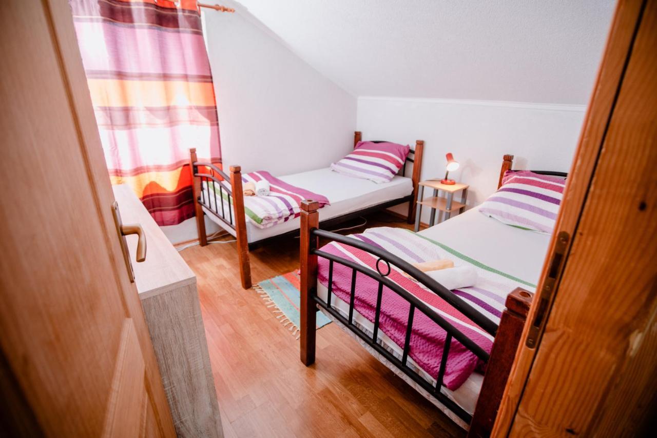 Apartmens Leona Apartment Karlobag Ngoại thất bức ảnh