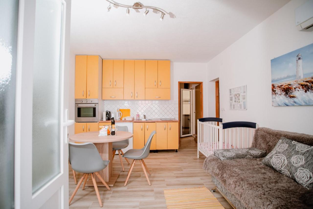 Apartmens Leona Apartment Karlobag Ngoại thất bức ảnh