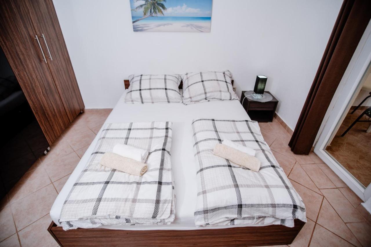 Apartmens Leona Apartment Karlobag Ngoại thất bức ảnh